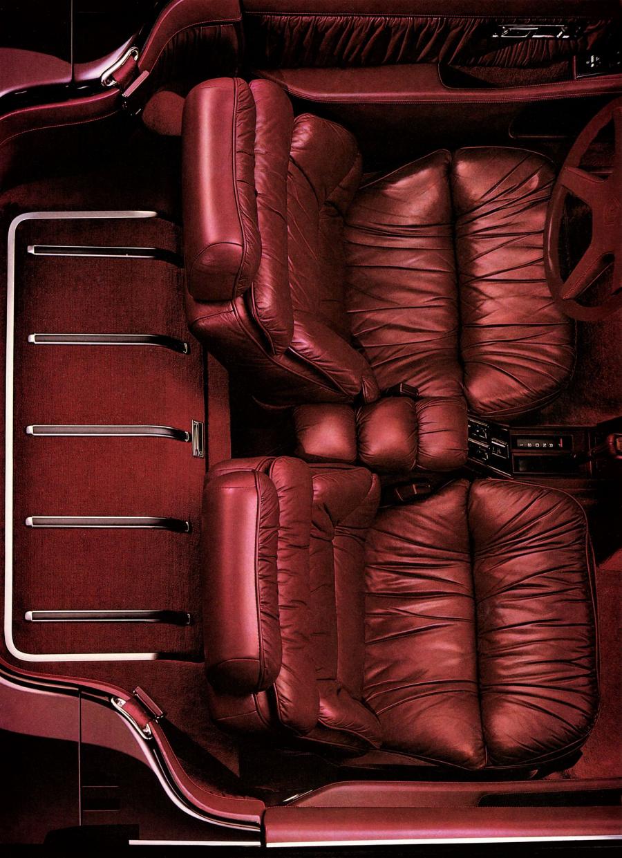 Интерьер Chrysler TC by Maserati 1989 года  (фото 8 из 18)